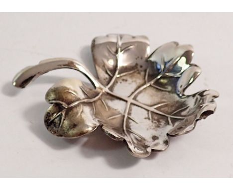 An Italian novelty silver leaf-shaped caddy spoon 
