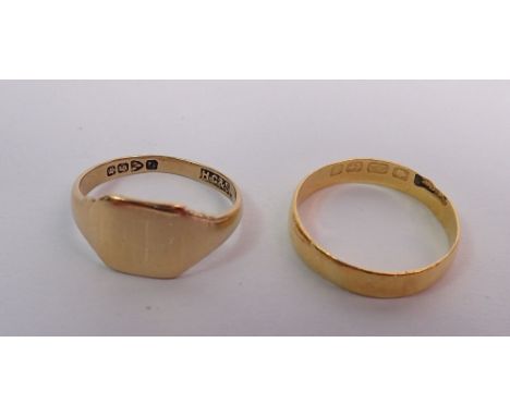 A 22 carat gold wedding band, size L, 1.9g and 18 carat gold signet ring, size I, 2.9g 