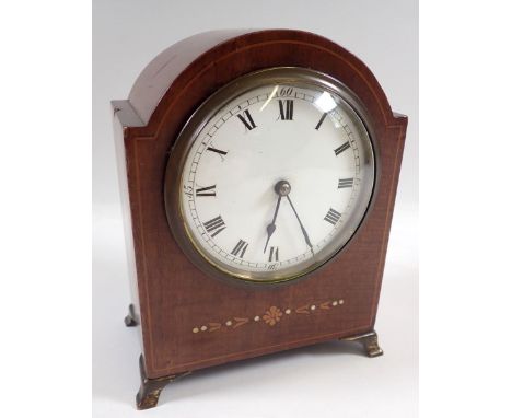 A French eight day mahogany mantel clock with decorative inlay and enamel dial, 13cm wide 