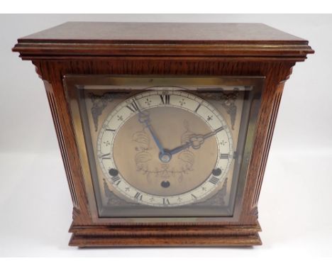 An Elliot oak striking mantel clock, 23cm tall 