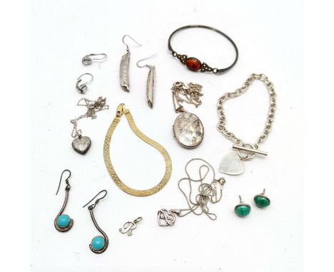 Qty of silver jewellery inc pea pod earrings (5cm drop), heart pendant, bracelet, locket, amber set bangle etc - 66g total we