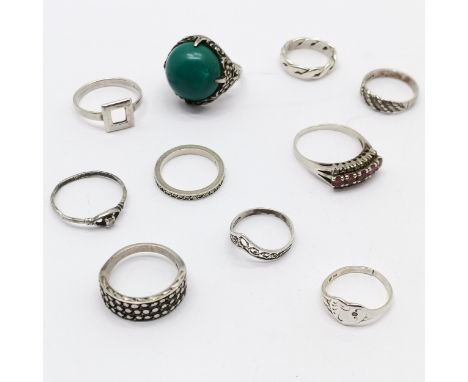 10 x silver rings inc triple row marcasite, wishbone, Chinese hardstone etc - total weight (lot) 28g