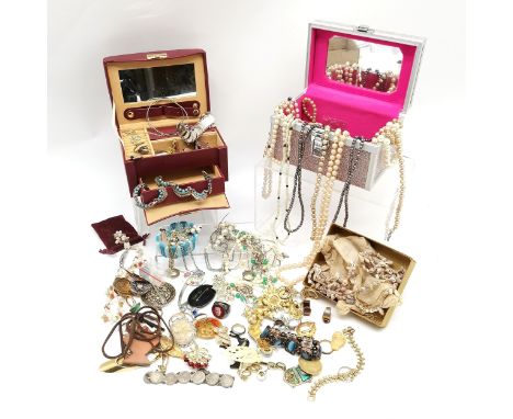 Qty of costume jewellery inc elephant &amp; unicorn brooch, 2 jewellery boxes, enamel Paris panel bracelet etc