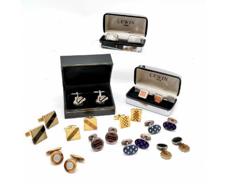 Qty of cufflinks inc 3 x boxed (inc anatomical hearts &amp; enamel by Lewin), silver (?) enamel, gold tone etc