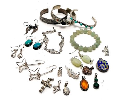 Qty of silver jewellery inc 3 bangles (1 unmarked), enamel dragon locket pendant, 'star' drop earrings (5.5cm drop) etc - tot