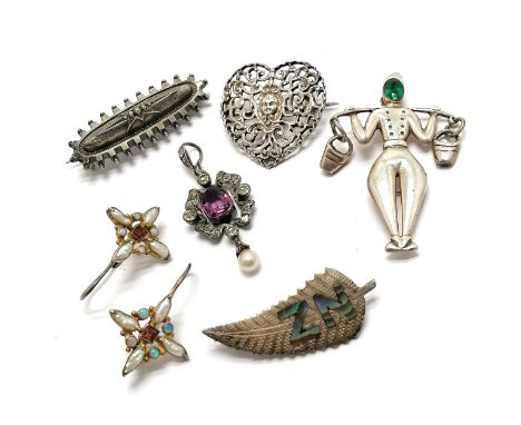 Qty of silver jewellery inc antique 935 paste pendant, New Zealand paua shell fern leaf brooch, pair of earrings set with pea