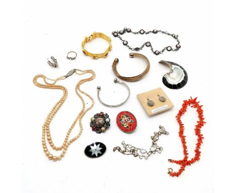 Qty of costume jewellery inc silver mounted large shell pendant (9.5cm drop), qty of enamel panels, brooches, bead necklaces,
