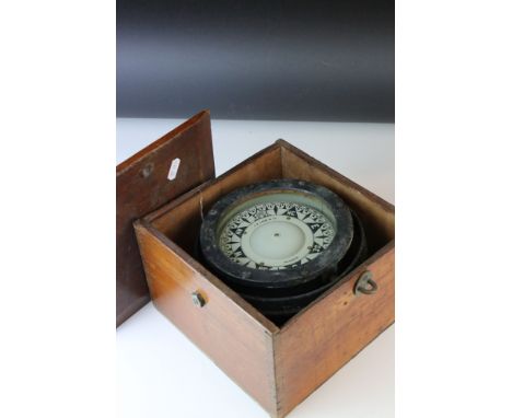 A vintage ships compass marked J.D. Lang &amp; Co , Glasgow in original fitted box 