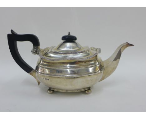 George V silver teapot,  Sheffield 1927, approx 755g