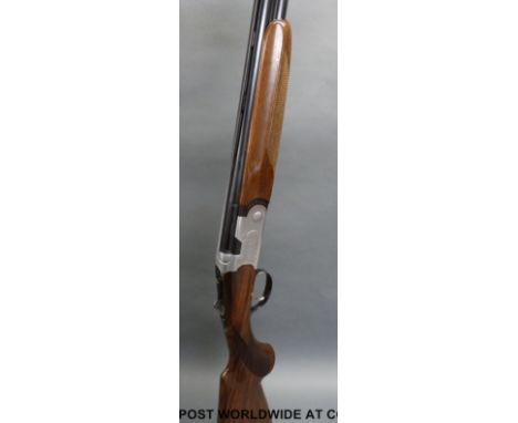 Beretta Silver Pigeon 687/3 20 bore over and under shotgun with fine scrolling engraving, single trigger, chequered semi-pist