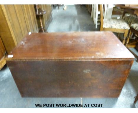 A mahogany trunk (L107 x D60 x H53cm)