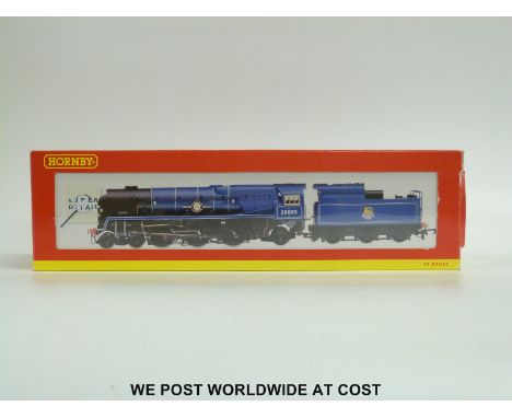 Hornby 00 gauge BR 4-6-2 Merchant Navy Class locomotive 'Canadian Pacific' R.2171, in original box. 