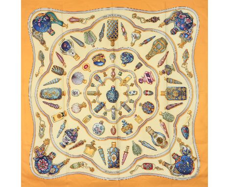 AUFLÖSUNG EINER SAMMLUNG. HERMÈS Seidencarré "QU´IMPORTE LE FLACON", by Catherine Baschet, Entwurf erstmals erschienen 1988. 