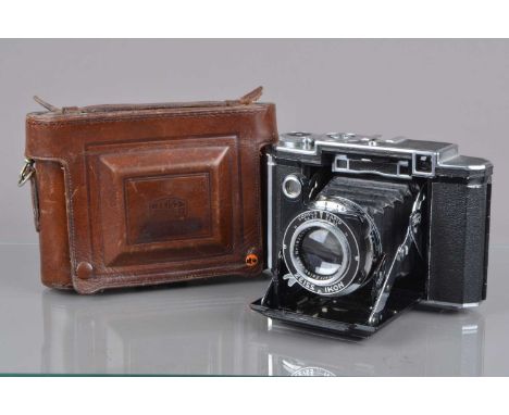 A Zeiss Ikon Super Ikonta B 530/16 Rangefinder Camera, shutter working, rangefinder functions, body G, light paint wear to ed