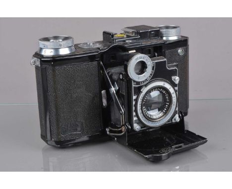 A Zeiss Ikon Super Nettel 536/24  Rangefinder Camera, serial no Y 30569, shutter sluggish, rangefinder functions, body G, lig
