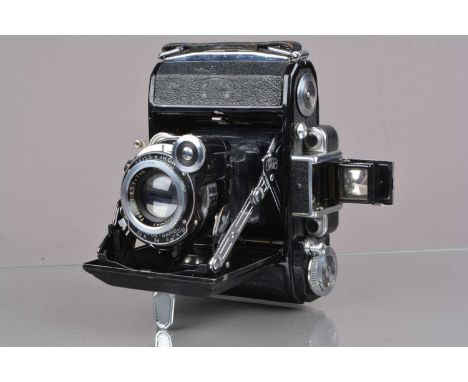 A Zeiss Ikon Super Ikonta A 531 Rangefinder Camera, 1937-1950, shutter working, rangefinder functions, body G, light wear, be