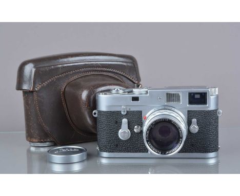 A Leitz Wetzlar Leica M2 Camera, serial no 1051634, 1962, shutter working, self-timer working, rangefinder working, body G-VG