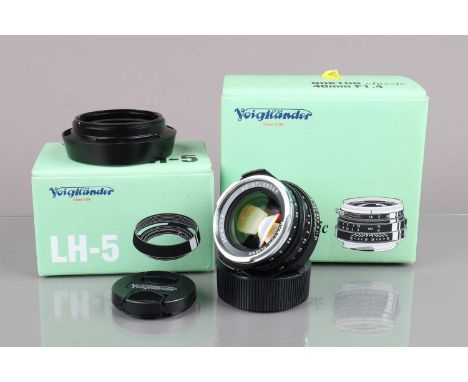 A Voigtländer Nokton Classic 40mm f/1.4 Lens, M mount, serial no 9560820, barrel G-VG, elements VG, with front/rear caps, man