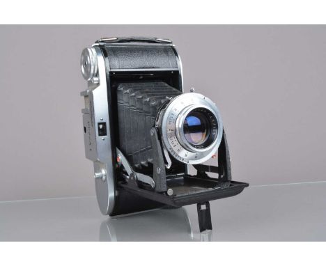 A Voigtländer Bessa I Folding Camera, shutter sluggish on slow speeds, self-timer working, body G, tiny ding to top plate, sl