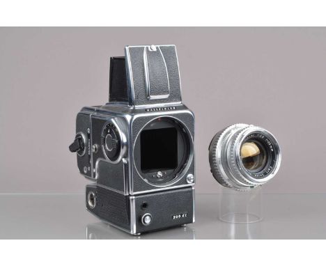 A Hasselblad 500 EL Camera, chrome, serial no TUE 11447, untested, no battery cells, no charger, battery compartment clean, b