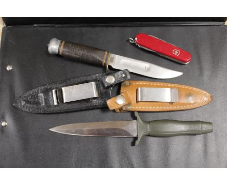 A GERMAN SOLINGEN HUNTING KNIFE &amp; SCABBARD. PLUS A HUNTING KNIFE &amp; LEATHER SCABBARD PLUS A SWISS ARMY POCKET KNIFE (3