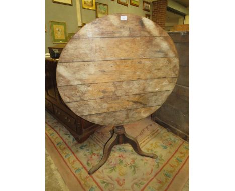 AN ANTIQUE OAK PEDESTAL TRIPOD TABLE A/F