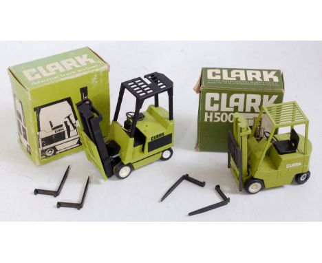 Conrad 1/25th scale Clark Forklift Group, 2 examples, model numbers No.297 and No.2971, in the original green Clark all card 