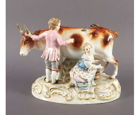 GRUPPE "KNABE UND MÄDCHEN MIT KUH", farbig und gold staffiert, H 17,5, min.rest., Bossierernr. 145, Malernr. 37, Modellnr. R 