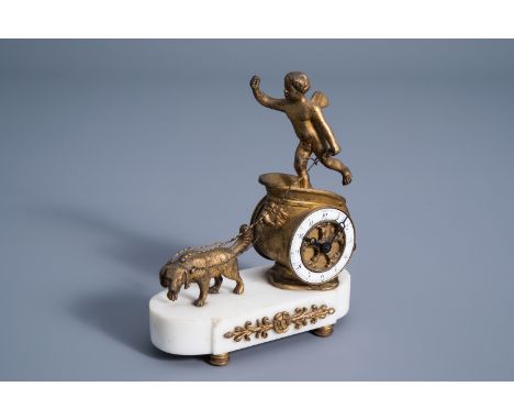 A French white marble and gilt bronze mantel clock with a chariot, 19th/20th C. -- Description: H 18,5 - L 15,2 cm