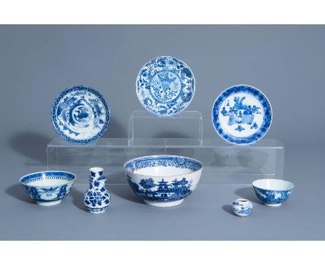 A varied collection of Chinese blue and white porcelain, 18th C. and later -- Description: Dia.: 15 cm (the saucers)Ê H 10 cm