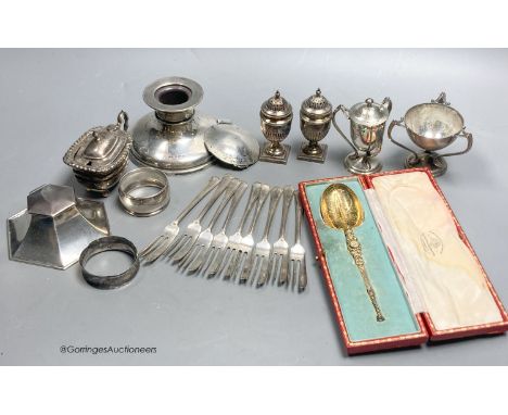   Sundry small silver including cased spoon, two mounted inkwells, two small trophy cups, condiments, cake forks etc.weighabl