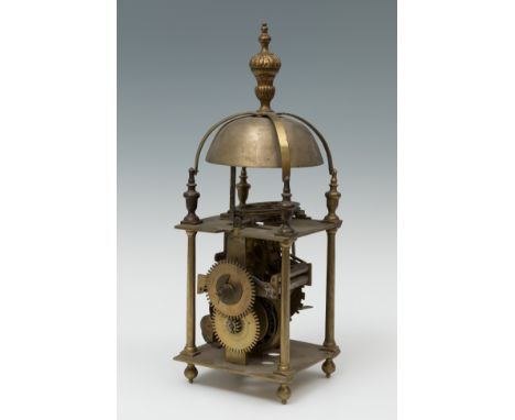 Lantern clock, after 16th century models; 19th century.Bronze.It has a handle and weight.Needs restoration.Measurements: 36 x