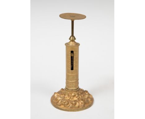 Scales; R.W WINFIELD; Birmingham, England; 19th century.Metal.Measurements: 16 x 8 cm.Profusely ornamented round-footed scale