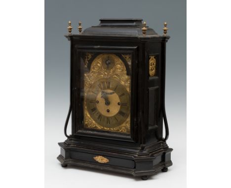 Chapel clock, circa 1700.Ebonised wood.Preserves key.Measurements: 50 x 38 x 17 cm.Chapel clock made of ebonised wood with an