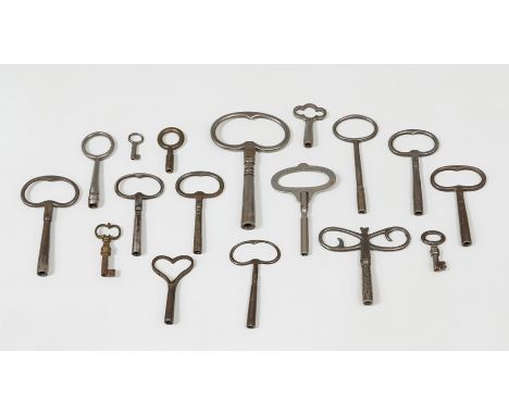 Set comprising 17 keys; 18th-20th century.Iron and bronze.Some of them have been restored.Measurements: 10,5 cm (largest).Thi
