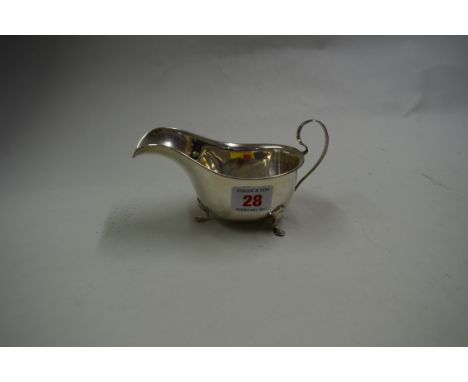 A silver sauce boat, by H W Ltd, Birmingham 1926, 15.5cm, 104g.