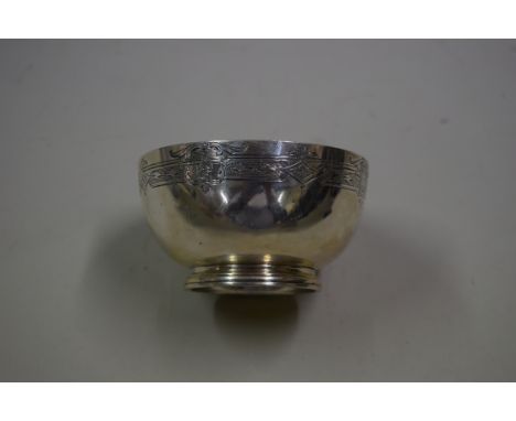 A silver circular sugar bowl, by Francis Higgins & Son Ltd, London 1918, 10cm diameter, 174g.
