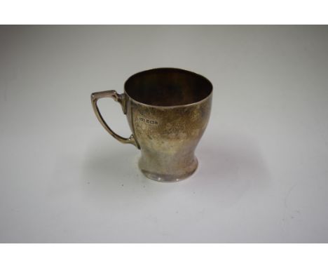 A silver christening cup, by Lee & Wigfull, Sheffield 1913, 7.4cm, 105g.