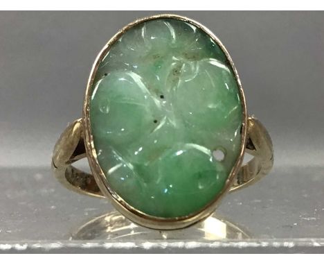 CARVED JADE RING,set in nine carat gold