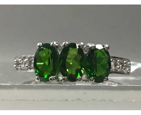 SUITE OF DIOPSIDE JEWELLERY,including necklace, bracelet, pendant ring and pair of earrings each in silver (5)
