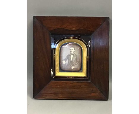 DAGUERREOTYPE OF A VICTORIAN GENTLEMAN, in rosewood frame, 21cm x 19cm overall, along with a portrait photograph (2)