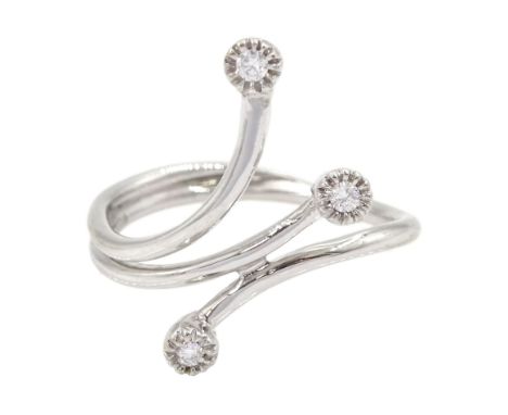 18ct white gold three stone diamond spray ring, stamped 750Condition Report:Approx 3.2gm, size L-M, good condition
