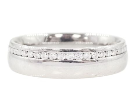 18ct white gold channel set round brilliant cut diamond full eternity ring, hallmarkedCondition Report:Approx 5.65gm, size M-