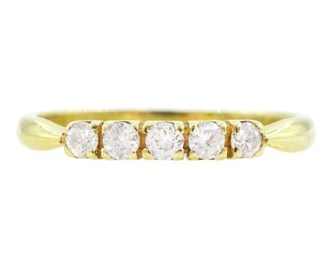 18ct gold five stone round brilliant cut diamond ring, stamped 750, total diamond weight approx 0.25 caratCondition Report:Ap