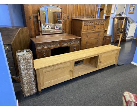 A light oak base unit and two lamps