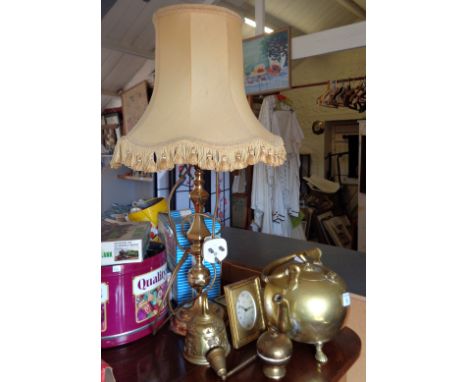 Large brass tea pot, table lamp and other brassware