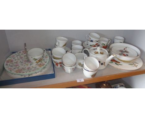 Large quantity of Royal Worcester Evesham china tableware