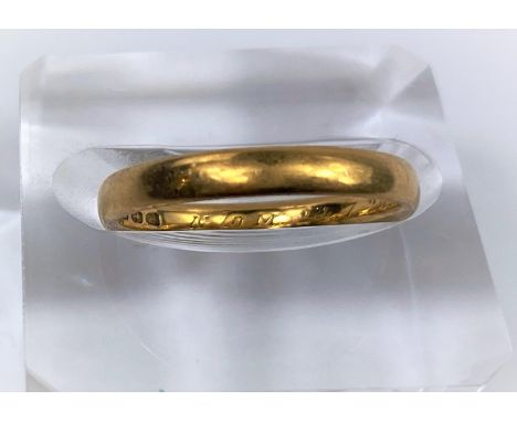 A 22 carat hallmarked gold wedding ring, 3.8 gm 