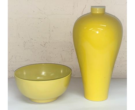 2 Chinese items of monochrome yellow porcelain, inverted baluster vase, ht. 22cm and a similar bowl with seal mark to base, d