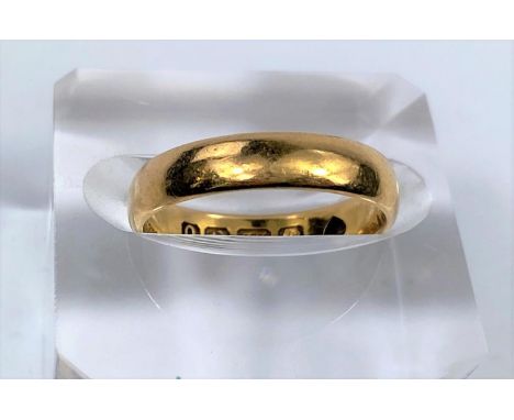 A 22 carat hallmarked gold wedding ring, 4.3 gm 